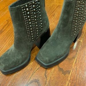 NWOT Vince Camuto brown suede boots